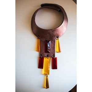 MAWI OF LONDON, BIB COLLAR NECKLACE, PINK METALLIC LEATHER W PLASTIC BEADS